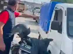 Detik-detik Kapolsek Cileungsi Memergoki Pengoplos LPG Saat Berpura-pura Menjadi Kurir