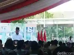 Kelakar Prabowo Mendapat Bagian Enaknya dari Proyek di Era Jokowi
